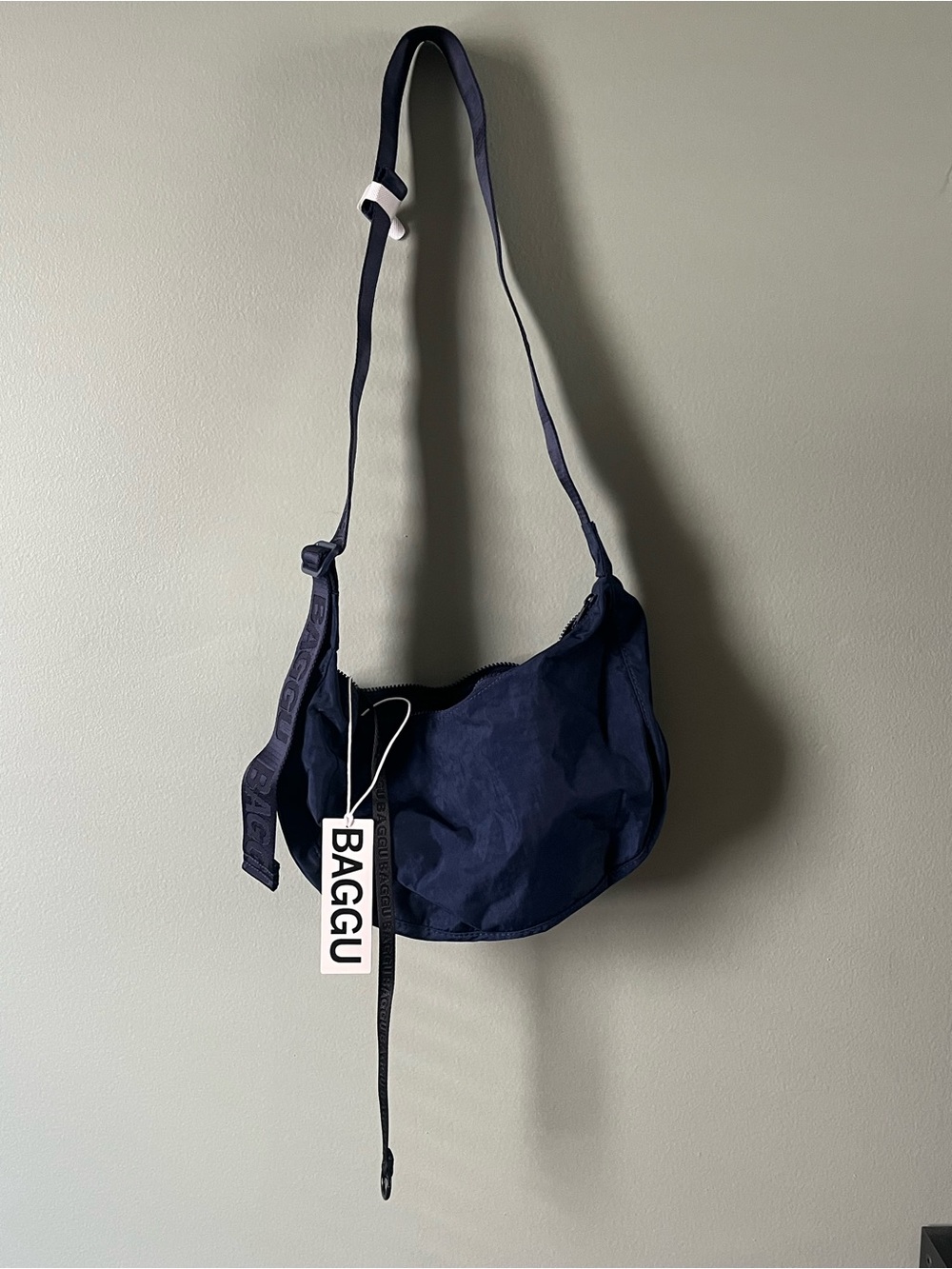 BAGGU Navy Medium Crescent BNWT